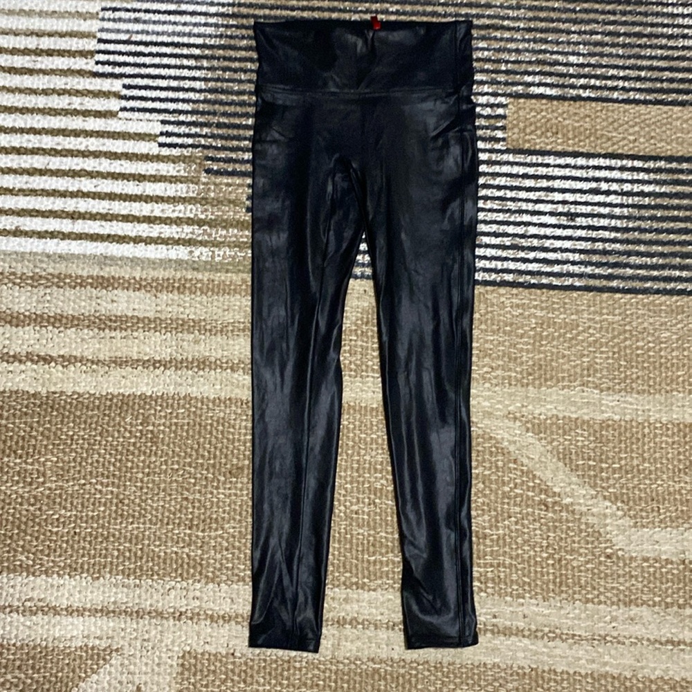 Women’s spans medium leather looking leggings
